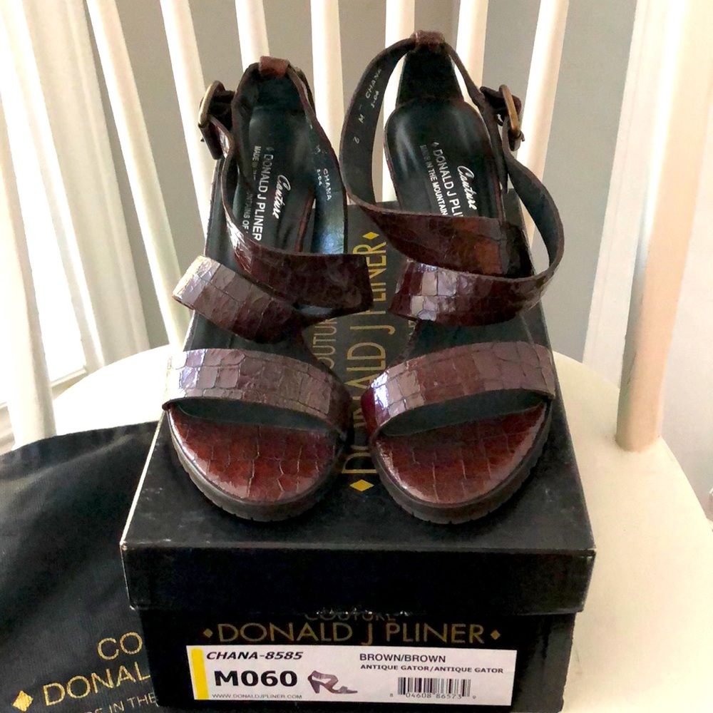 Donald Pliner Couture Shoes Heels Sandals Antique Gator Brown SZ 6